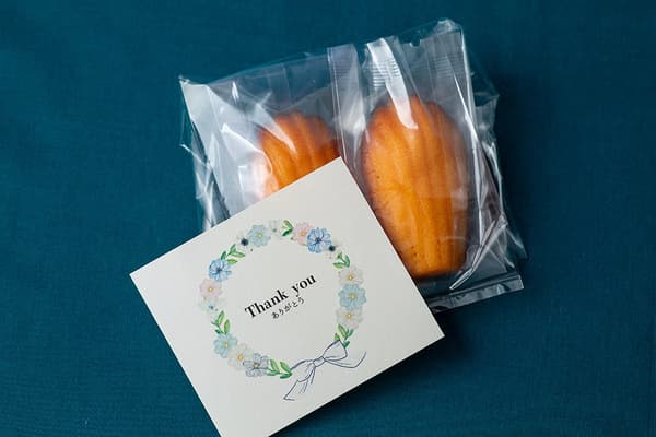 Petit gift baked goods with 