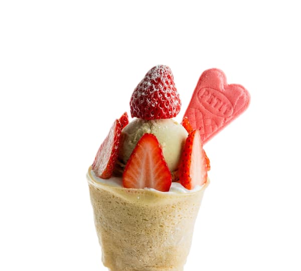 Crepe de fresa y pistacho – 1280 yenes (impuestos incluidos)