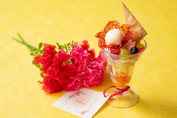 Thanks Lunch & Dinner shared dessert parfait image