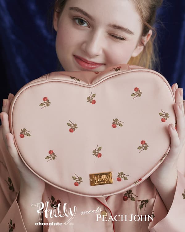 Bolsa de lencería de corazón de satén