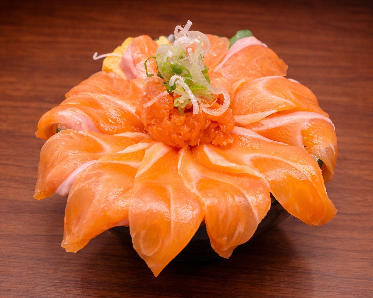 Bikkuri Salmon-don