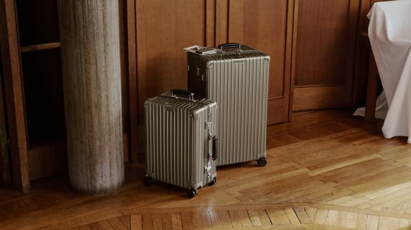 กระเป๋าเดินทาง RIMOWA Classic Titanium collection