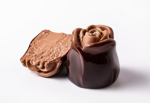 Cheese Rose Chocolat close-up