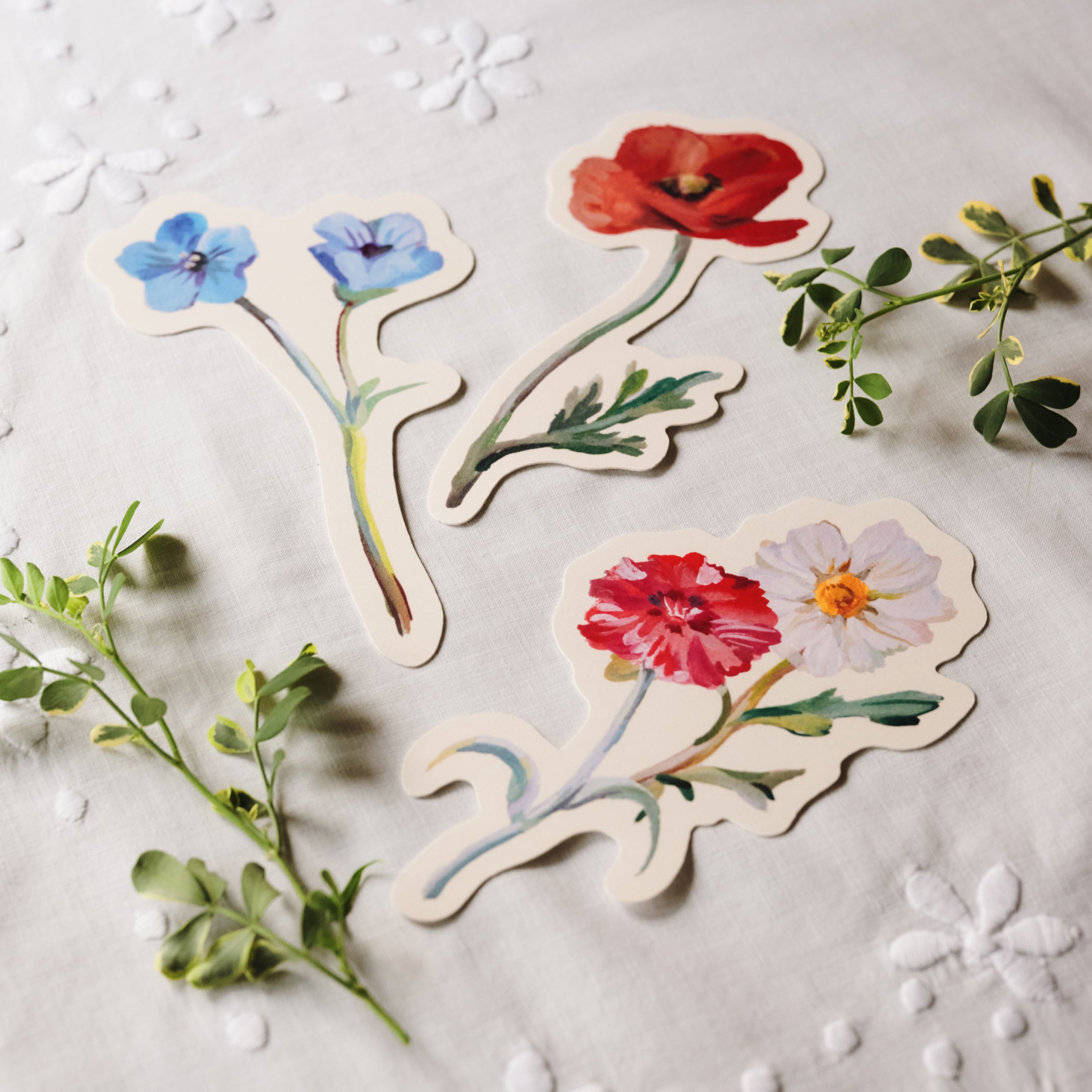 *Untuk pelanggan yang membeli pembungkus hadiah berbayar *Selama persediaan masih ada