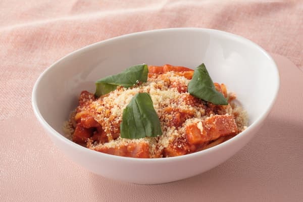 Bacon Tomato Sauce Pasta with Basil