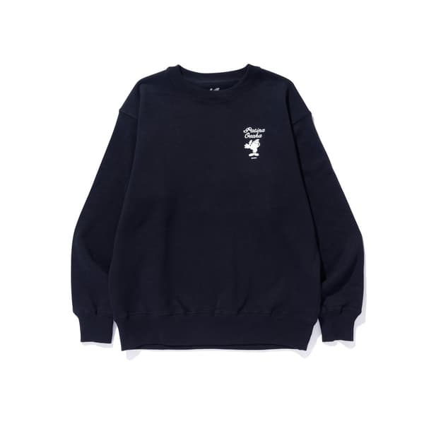 เสื้อสเวตเตอร์คอกลมสีดำด้านหน้า