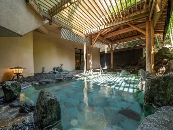 天然溫泉（大型公共浴池）