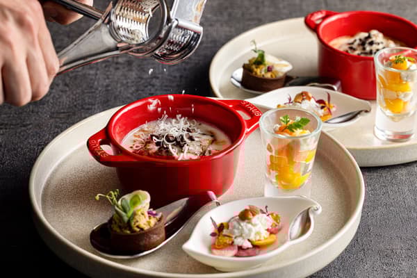 Salado con Parmigiano-Reggiano recién afeitado