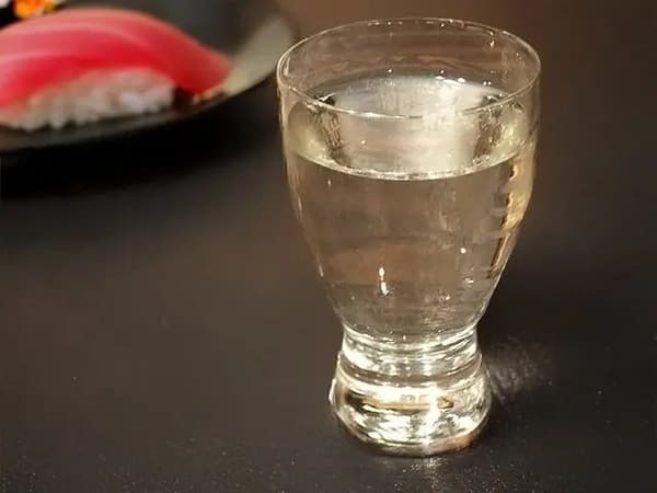 Sake pilihan: Dipilih untuk dipadukan dengan sushi