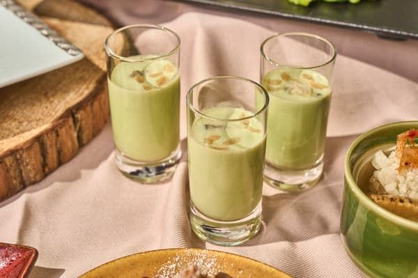 ซุปเย็นอาสาริแคลมและถั่วลันเตา