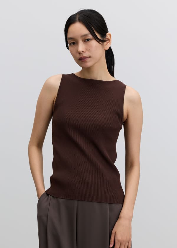 美颈无袖针织衫（船领）(D.BROWN) ¥7,700