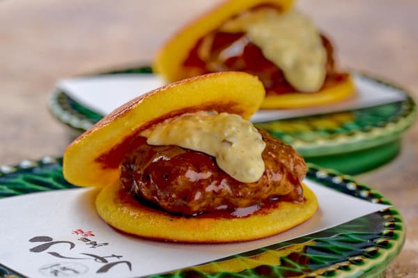 Doraburg (Dorayaki Hamburger Sandwich)