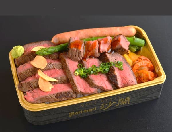 函馆“烤肉餐厅沙兰”– 函馆大沼黑毛和牛和北海道牛肉里脊牛排便当（第一轮），每日限量50份，2,700日元