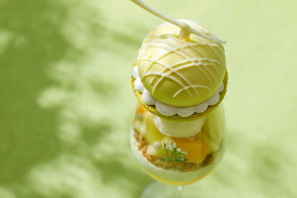 Mousse melon dan mascarpone berbentuk seperti melon