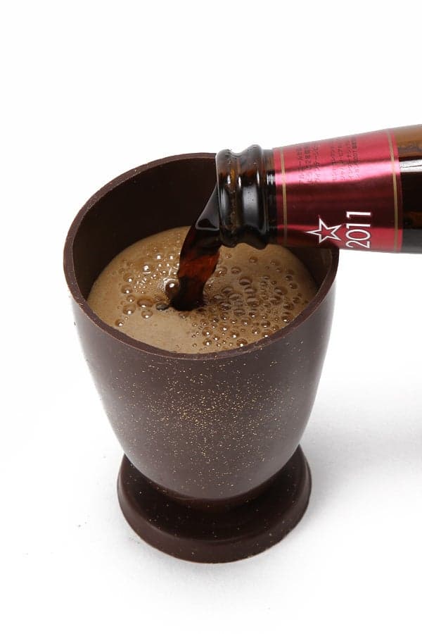 Pour chocolate beer