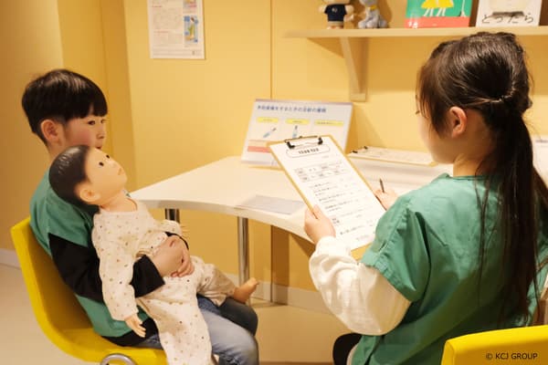 Children experiencing the role of pediatrician in a previous event