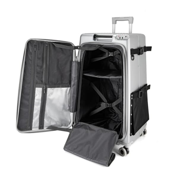 Maleta con equipo de esquí cargado