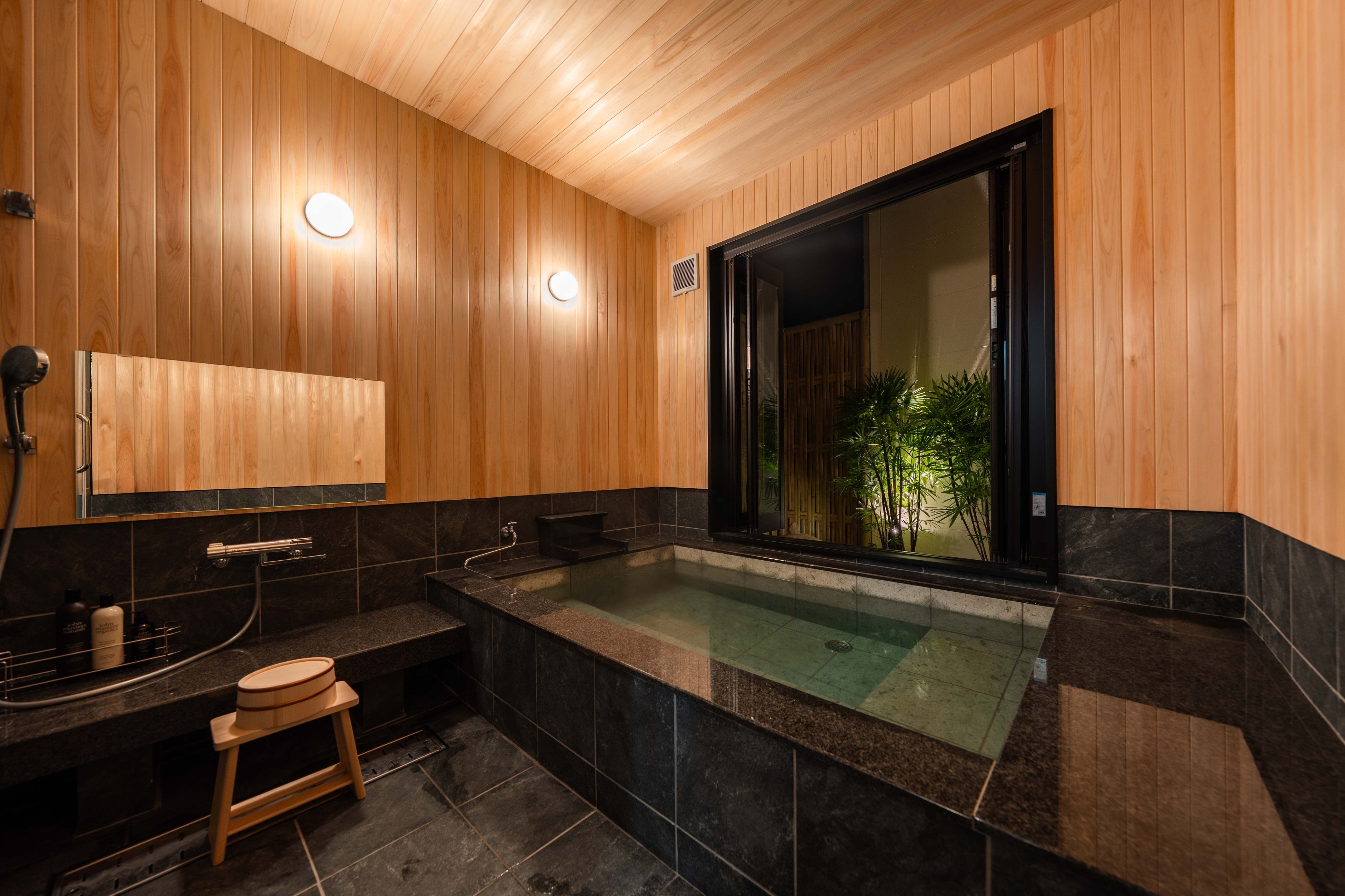 Baño amplio y luminoso