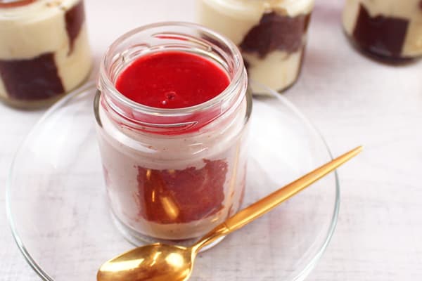 Tiramisú de fresa y frambuesa