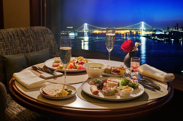 도쿄 베이 야경이 있는 칵테일 아워