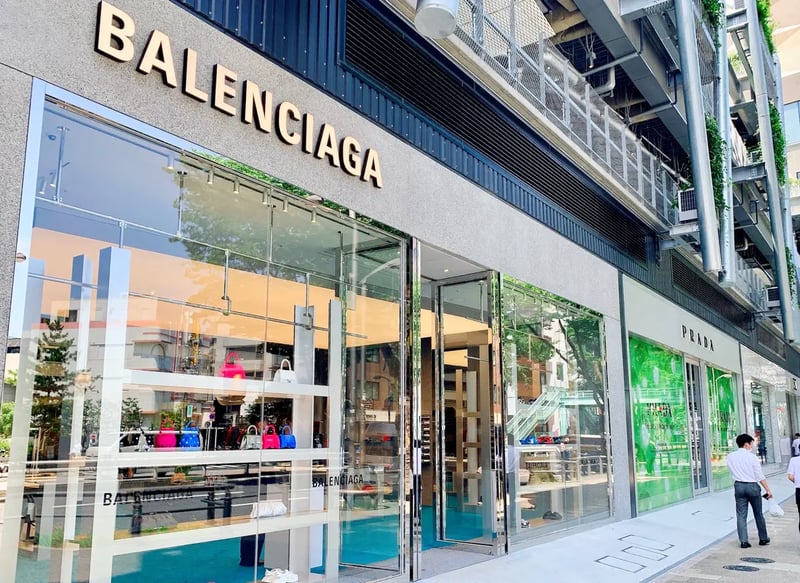 BALENCIAGA