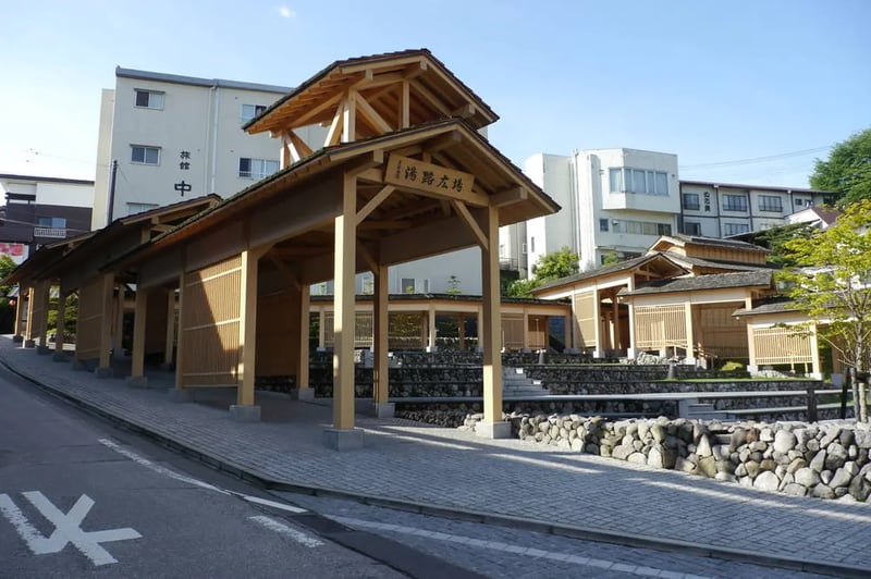 Toji Hiroba (湯路広場)