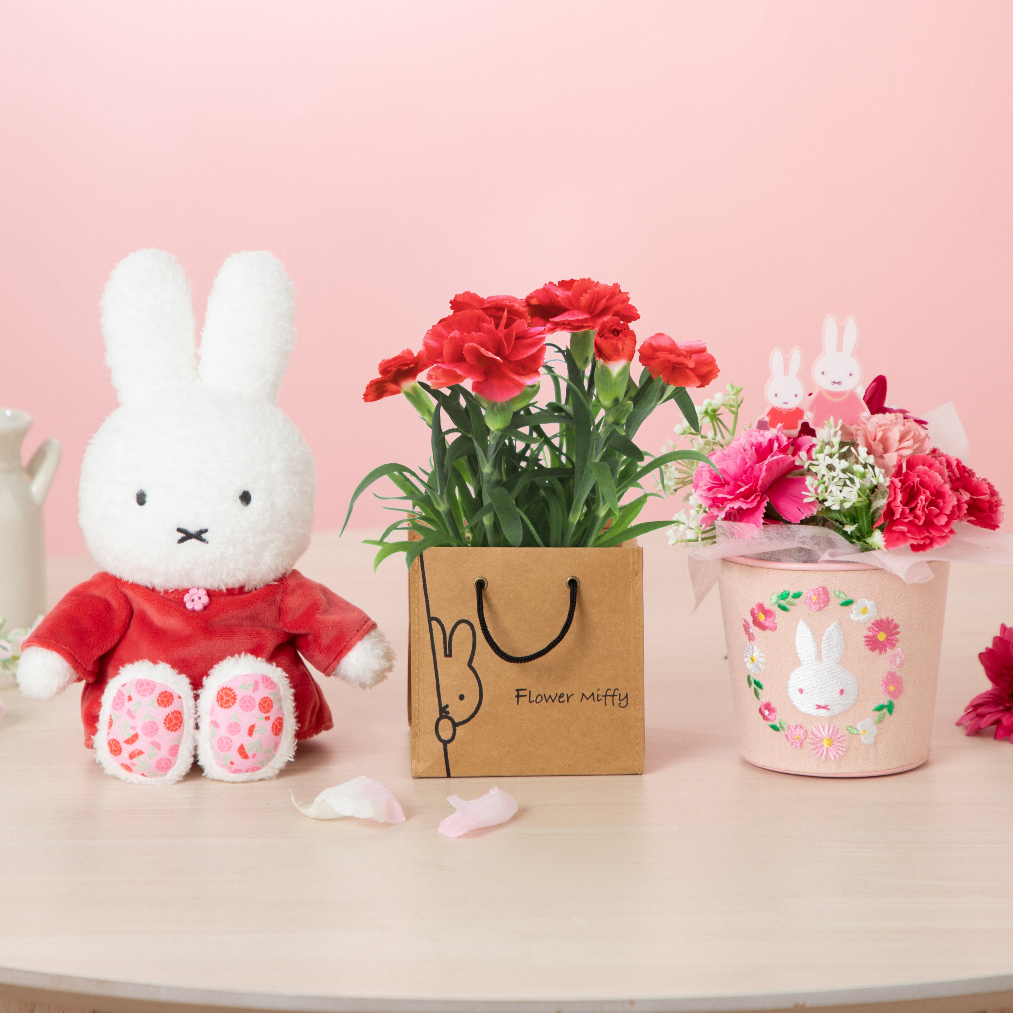 ミッフィー ぬいぐるみ Miffy Flower Flower Miffy Begins Mother's Day Delivery Gift Reservations