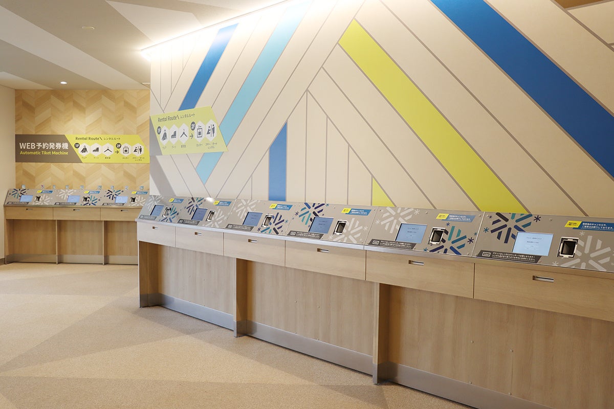 온라인 사전 예약을 통해 원활한 접수를 위해 9개의 웹 예약 키오스크 설치