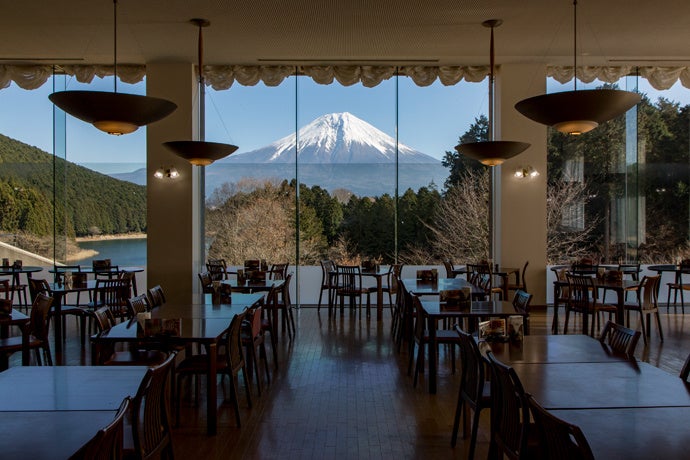 Gunung Fuji terlihat dari restoran