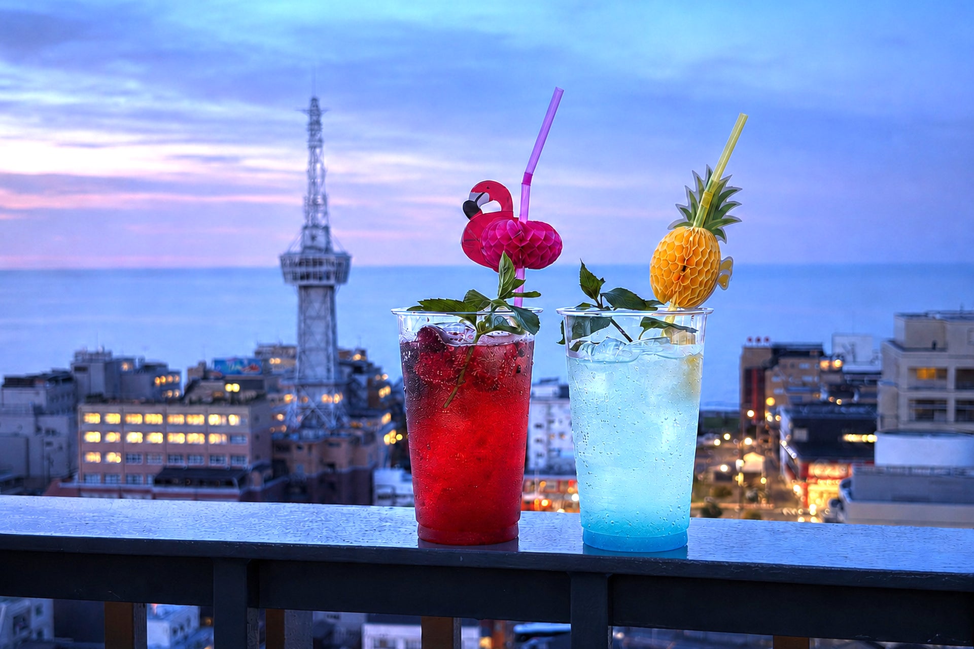 Amanek Beppu Yurari abre su bar en la azotea junto a su piscina infinita con mojitos de kabosu y vistas a la bahía de Beppu