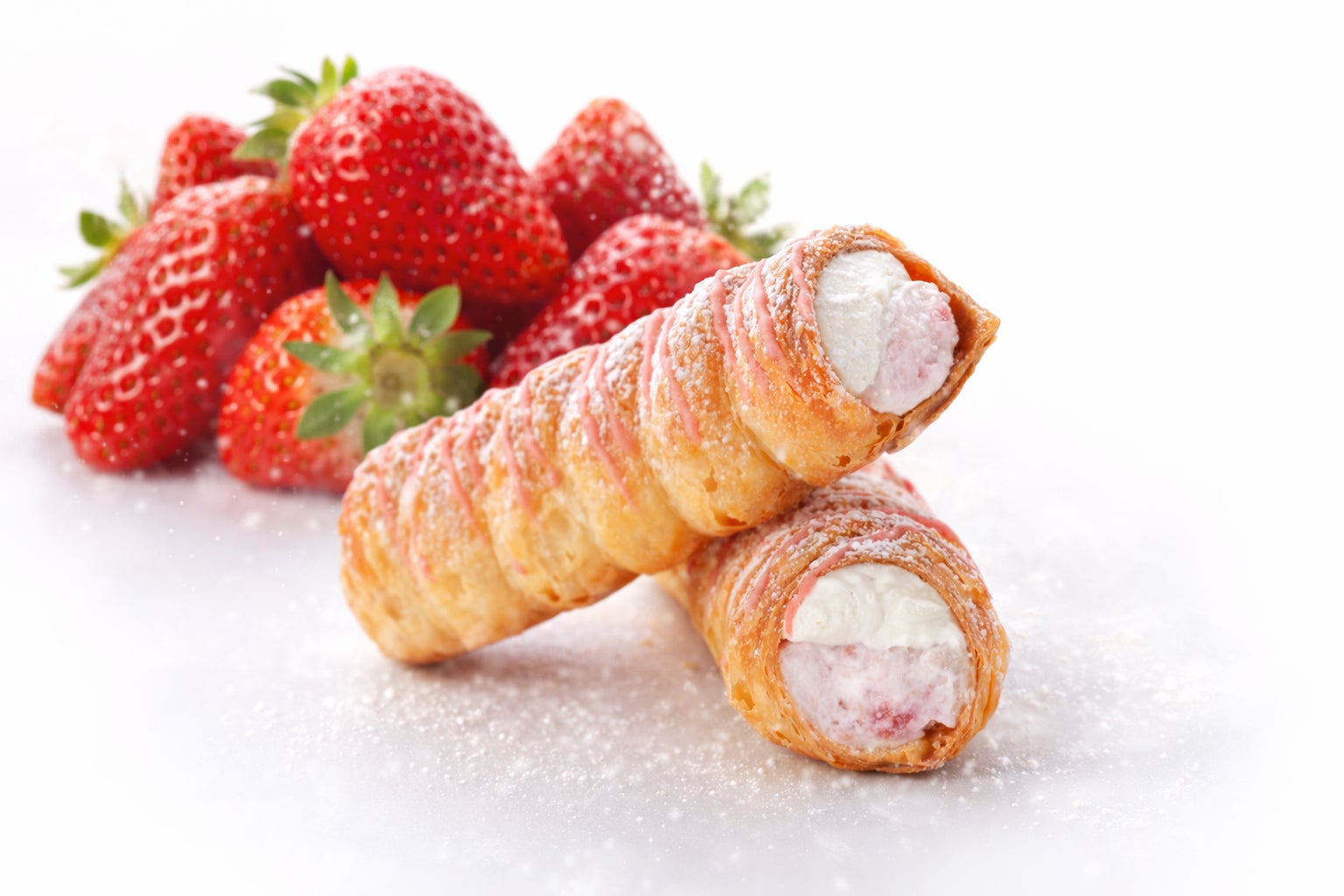 Akafuku Isuzu Chaya di Osaka Takashimaya Merayakan Ulang Tahun ke-1 dengan Cornet Stroberi Edisi Terbatas dengan Krim Wasan-Bon