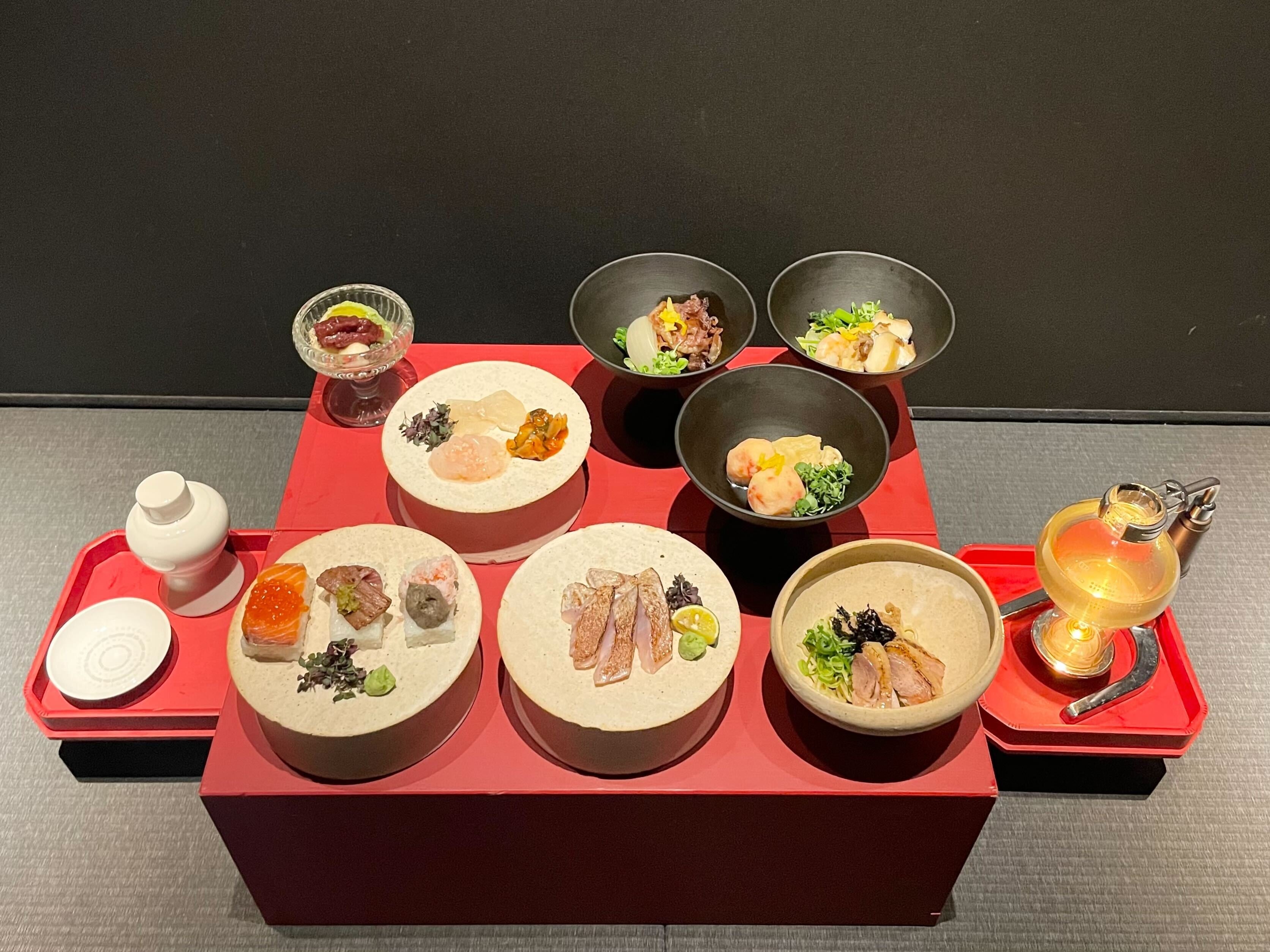 El restaurante barrier de Kanazawa, cerca del distrito de Higashi Chaya ...